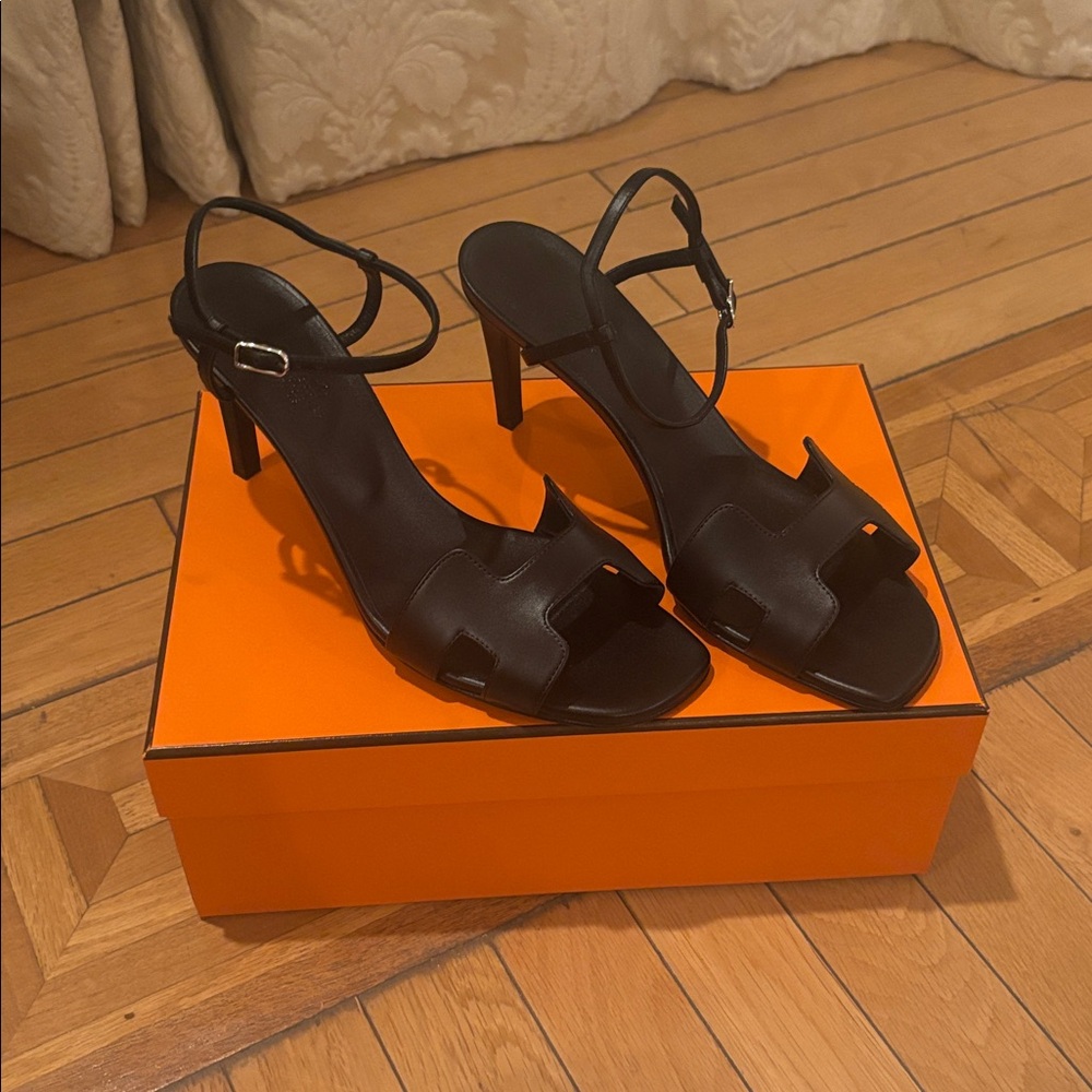 Hermes Noir Hedeon Sandals